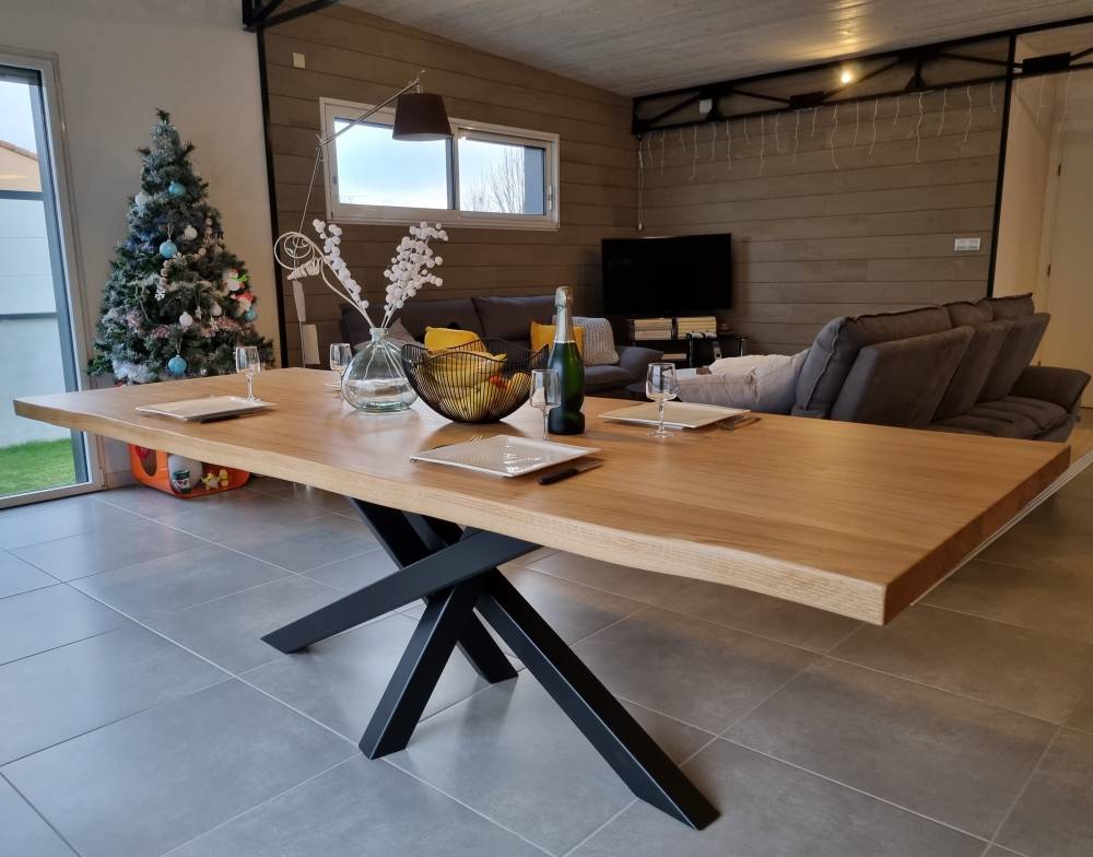 Table sur mesure, plateau bois, pieds acier laqués - Création STBM - Rocheservière (85)