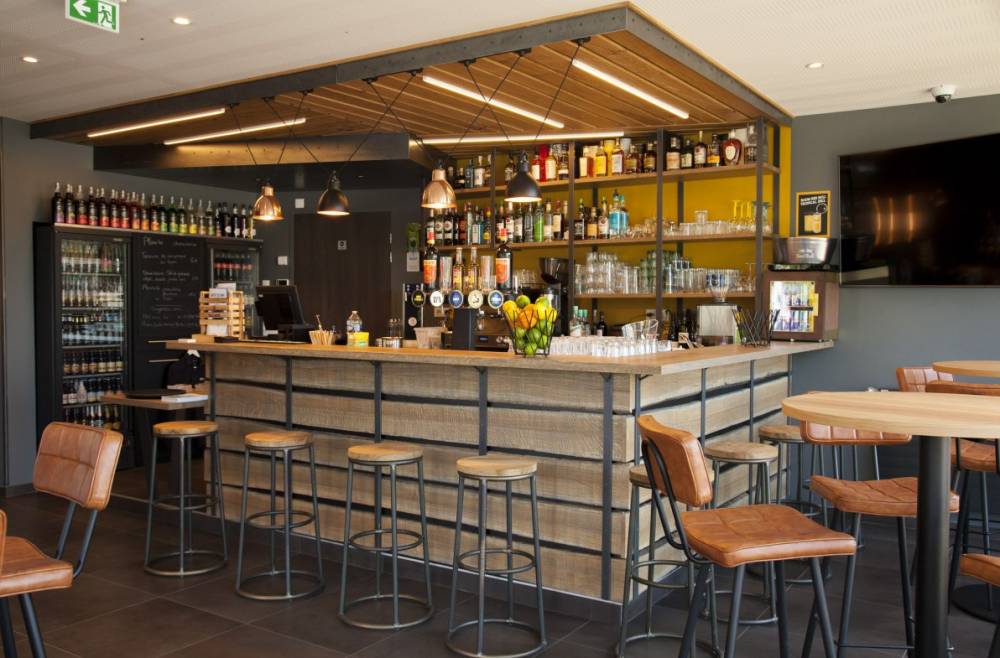 Bar et plafond acier et bois Restaurant Nantes (44)